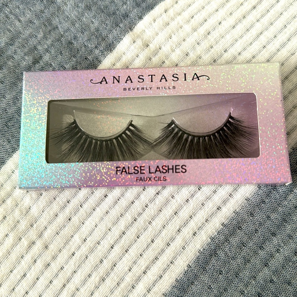 False Lashes Kit - Picture 2 of 4